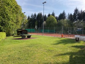 Tennisplatz 1 und 2